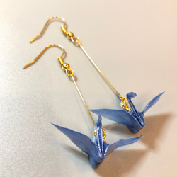 『鶴来る（つるきたる）M』 折り紙 折り鶴 ピアス イヤリング | ライトブルー 4枚目の画像