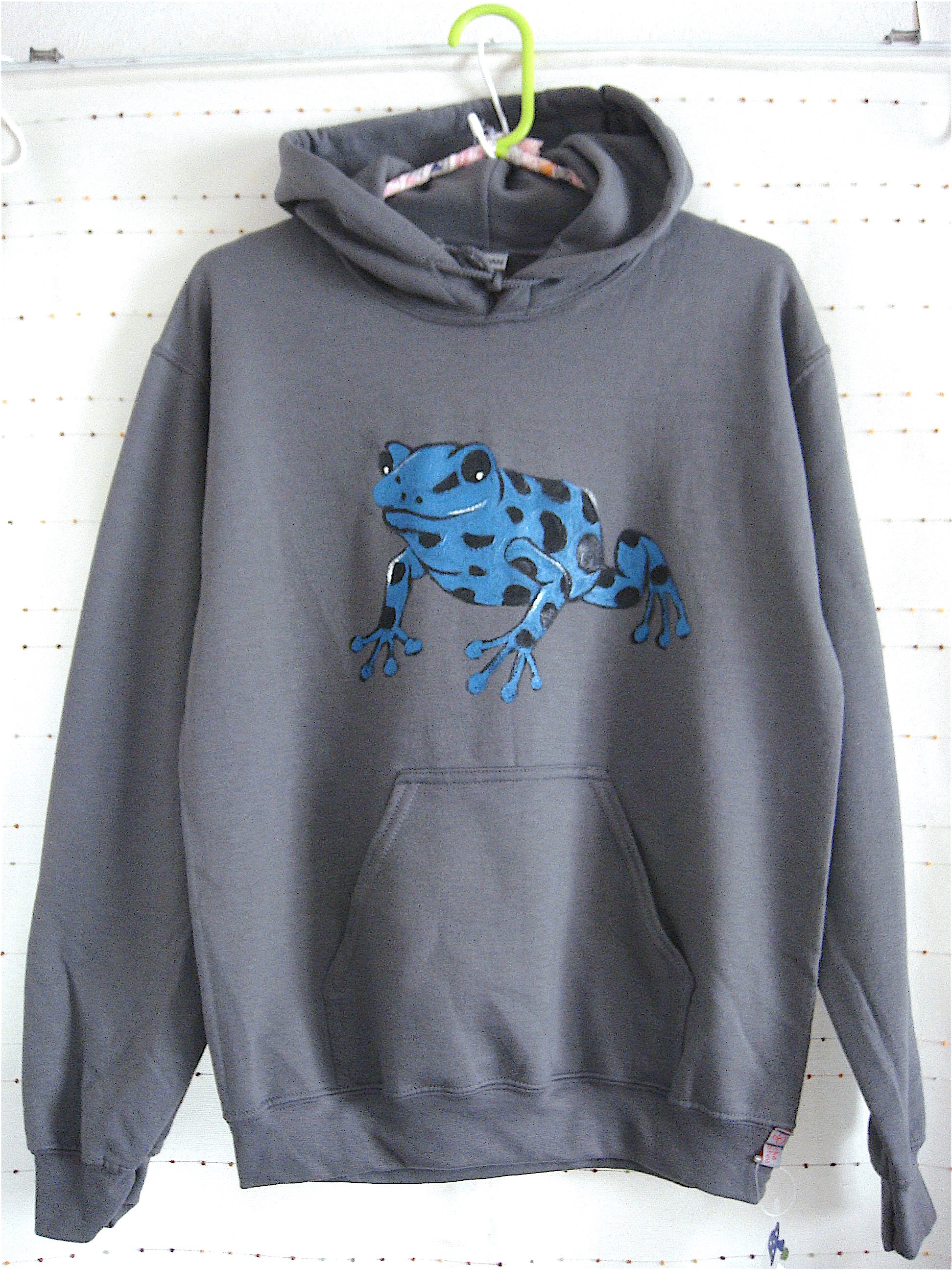 両面絵柄フーディ―（プルオーバー・かぶりパーカー）黒水玉 青ヤドクガエル毒蛙・メンズS（レディスM対応）グレー＊手描き 4,765円