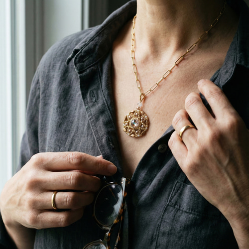 2way/長さ調節自在】煌めくスワロフスキーとヴィンテージ風レースの