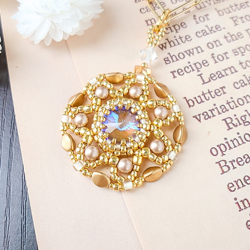 2way/長さ調節自在】煌めくスワロフスキーとヴィンテージ風レースの