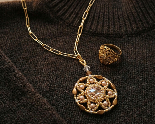 2way/長さ調節自在】煌めくスワロフスキーとヴィンテージ風レースの