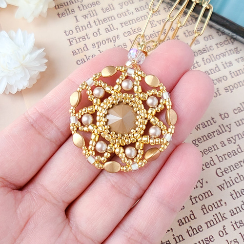 2way/長さ調節自在】煌めくスワロフスキーとヴィンテージ風レースの