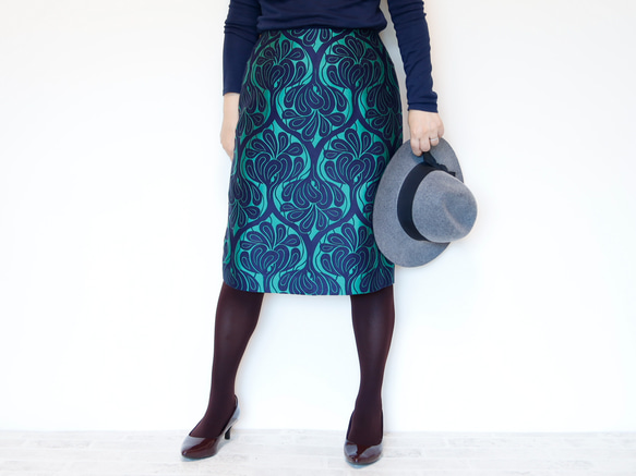 Covent Garden Green - 錦緞圖案帥氣緊身裙 第1張的照片
