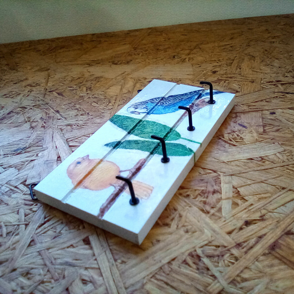 かわいいインコ達　ちっちゃい木製フック付きプレート デコパージュ 12枚目の画像
