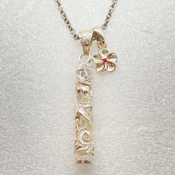 ハワイアンジュエリー　ネックレス　プルメリア　白筒　プルメリア　チャーム　天然石　ルビー　宝石質 2枚目の画像
