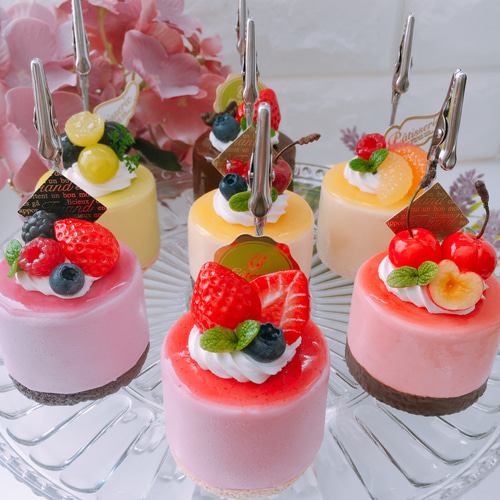 フレッシュいちごムースケーキ メモスタンド♡再販♡ フェイクスイーツ