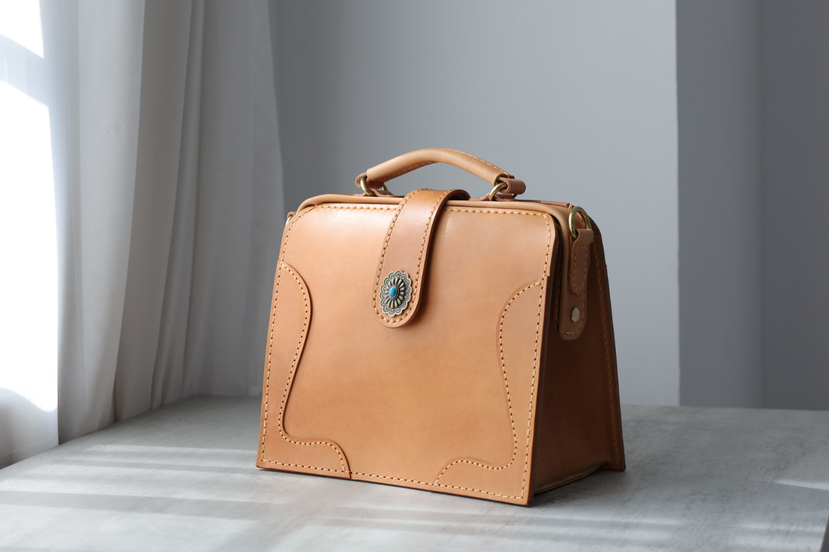 新商品！大容量 フラットタイプのがま口バッグ 手作りのレザーショルダーバッグ　2WAY