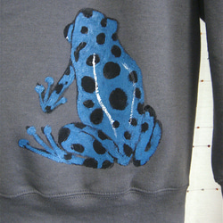 裏起毛かぶりパーカー(フーディ―・プルオーバー)両面絵柄 青ヤドクガエル2匹かえる毒蛙・メンズM（レディスL対応）グレー 7枚目の画像