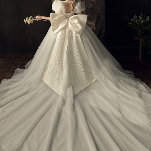 憧れのドレス パフスリーブ リボン華やかな引き裾 パフスリーブ  