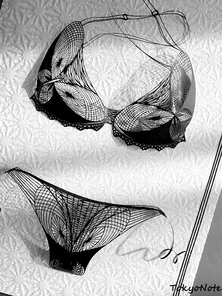 SECRET　（半立体切り絵）　原画です 60,000円