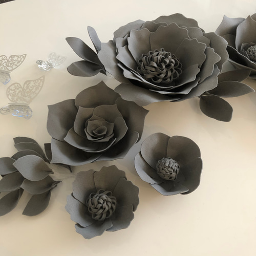 お洒落な黒のウォーフラワー7つセット(葉付き)　フェルトのお花　ウェディングにも お洒落な黒のウォーフラワー7つセット(葉付き) フェルトのお花