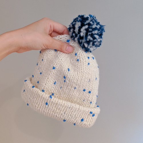 大人サイズ】 ポンポンニット帽 ホワイト×ブルー ニット帽・ビーニー