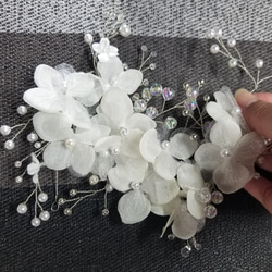 白い花の髪飾り 3枚目の画像