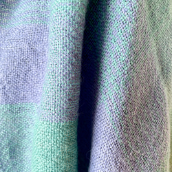ベビーアルパカ手織りロングストール（くすみカラーのピーコックグリーン×ブルーパープル） 14枚目の画像