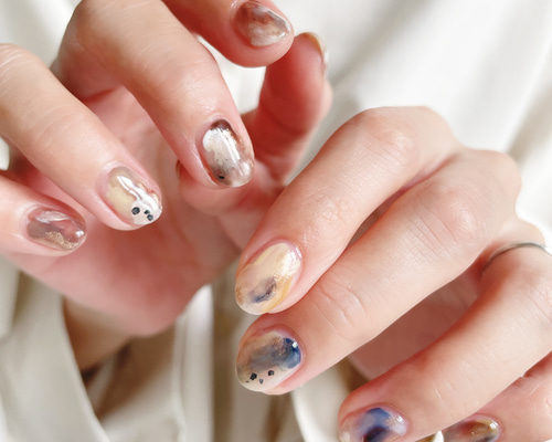 ブルーとブラウンのニュアンスネイル ネイルチップ（つけ爪） しろくま