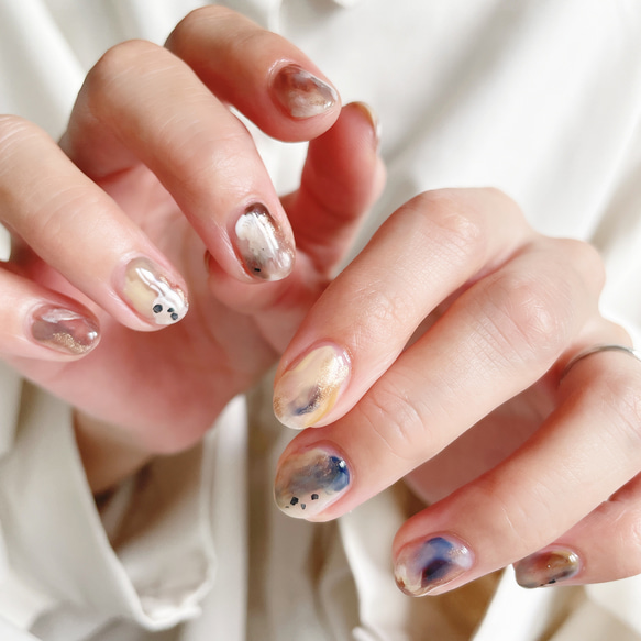 ブルーとブラウンのニュアンスネイル ネイルチップ（つけ爪） しろくま