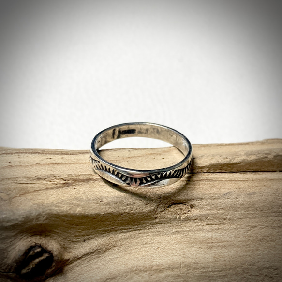 インディアンジュエリー ナバホ族 スタンプワーク シルバーリング 指輪 925