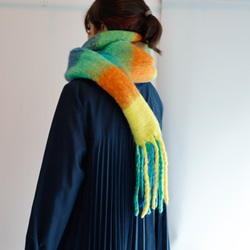 大人気のため再販！ ふわもこ素材のオーバーサイズドチェックマフラー ギフトにも ワントーンコーデのアクセントにも◎ 7枚目の画像