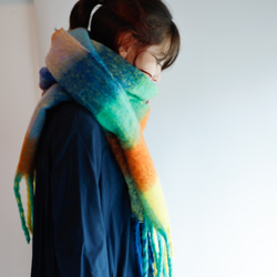 大人気のため再販！ ふわもこ素材のオーバーサイズドチェックマフラー ギフトにも ワントーンコーデのアクセントにも◎ 8枚目の画像