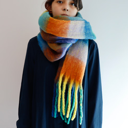 大人気のため再販！ ふわもこ素材のオーバーサイズドチェックマフラー ギフトにも ワントーンコーデのアクセントにも◎ 2枚目の画像