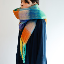 大人気のため再販！ ふわもこ素材のオーバーサイズドチェックマフラー ギフトにも ワントーンコーデのアクセントにも◎ 4枚目の画像