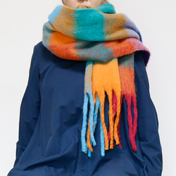 大人気のため再販！ ふわもこ素材のオーバーサイズドチェックマフラー ギフトにも ワントーンコーデのアクセントにも◎ 16枚目の画像