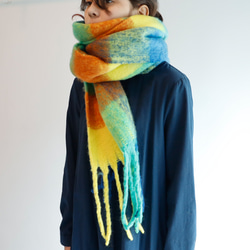 大人気のため再販！ ふわもこ素材のオーバーサイズドチェックマフラー ギフトにも ワントーンコーデのアクセントにも◎ 11枚目の画像