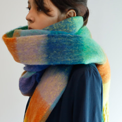 大人気のため再販！ ふわもこ素材のオーバーサイズドチェックマフラー ギフトにも ワントーンコーデのアクセントにも◎ 5枚目の画像