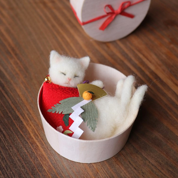 受注制作Φ10㎝☆正月小箱ネコ ☆送料500円 羊毛フェルト 上杉こまめ
