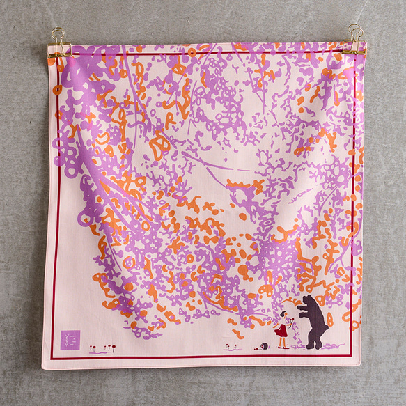 スクエアクロス〝木の葉装う〟ピンク（45cmハンカチ ミニスカーフ アート） 3枚目の画像