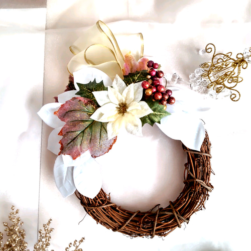 静かに輝く白いリーフのクリスマスリース オフホワイト×ラメセチア