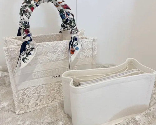 【ちょうどいいサイズ感】◆Dior◆バックスモール 待望のスモール形が登場。DIORの人気バッグ「ディオール ブック