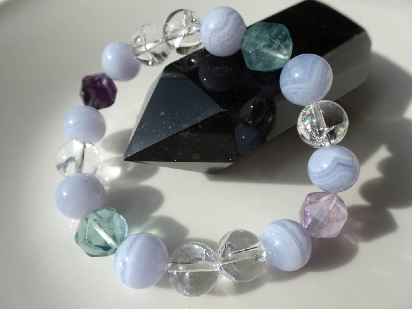 「こんな自分になりたい」を上手くサポートするブレスレット〜ブルーレースアゲート、フローライト、アイリスクォーツ〜