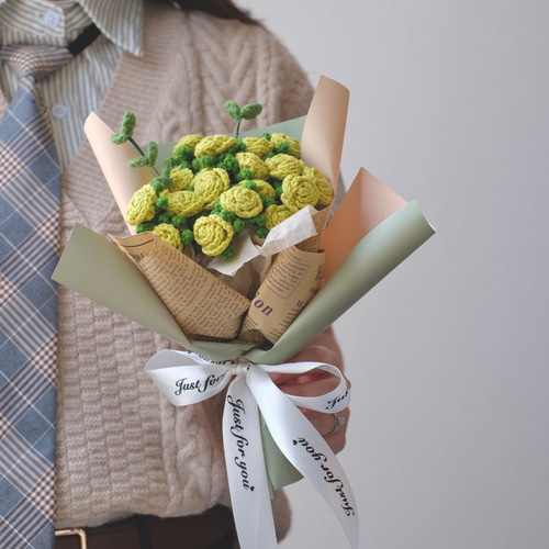 花束を手に 枯れない花束/ドライフラワー】ハンドメイド 花束 かぎ針編み ローゼ