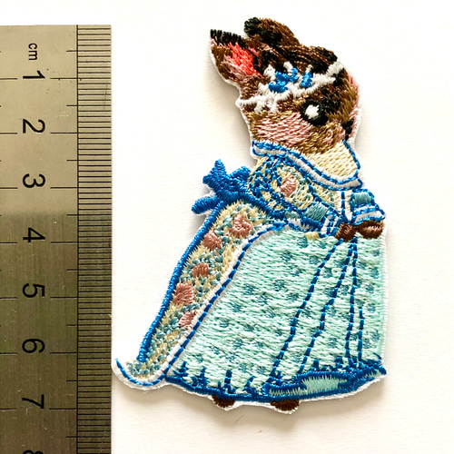 刺繍ワッペン ドレスを着たうさぎ ワッペン・アップリケ w_moon