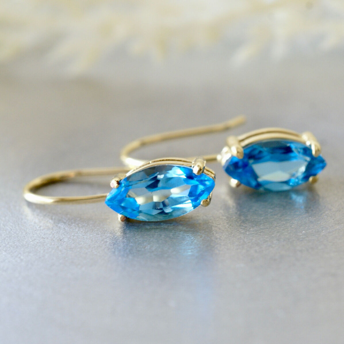 【送料無料】11月誕生石　スイスブルートパーズ　マーキスシェイプ　フックピアス　真鍮（ニッケルフリーメッキ）10x5mm