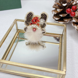 【ブローチ】サンタクロース／赤鼻トナカイ　ビーズ刺繍ブローチ　クリスマス 3枚目の画像