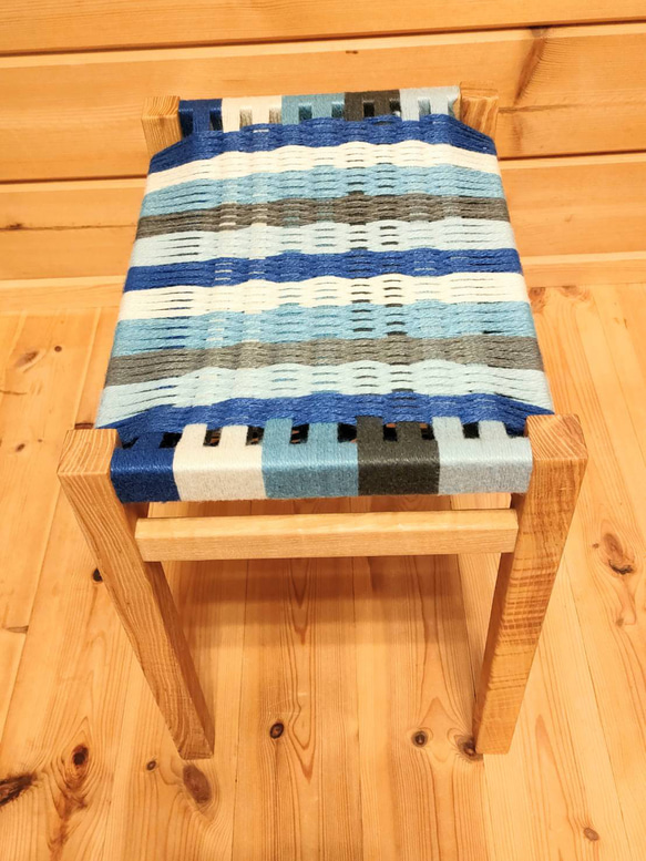 西欧風手編みお洒落スツール　木製椅子・木製スツール・椅子・いす・スツール・無垢材・天然木 2枚目の画像