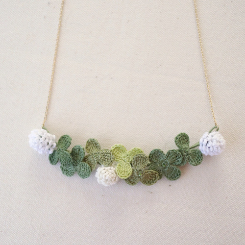 受注製作】クローバーとシロツメクサのネックレス ネックレス