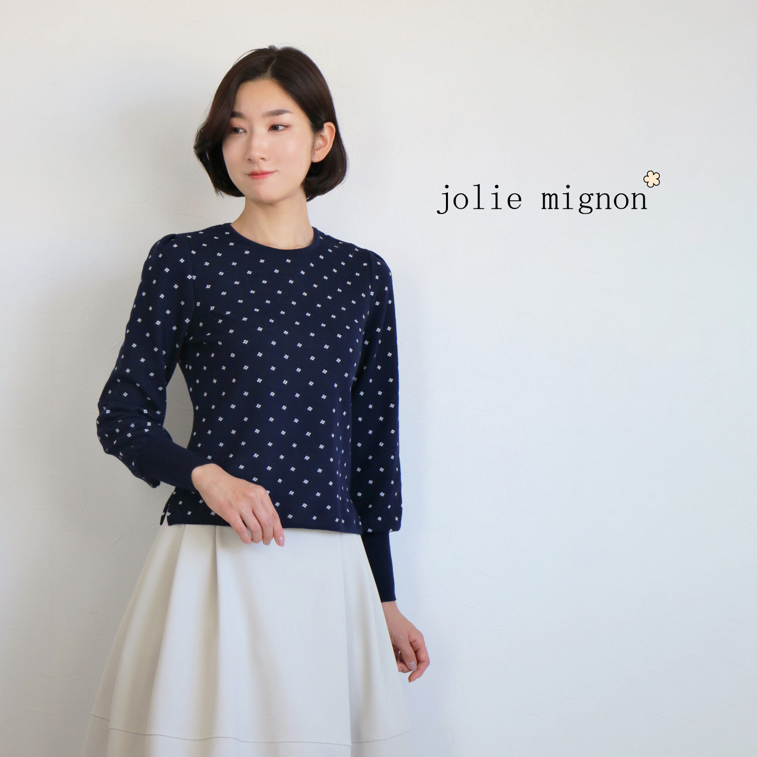 【冬のスタイリングをより華やかに！】エアーウール 小花柄ジャガードプルオーバー【ネイビー】