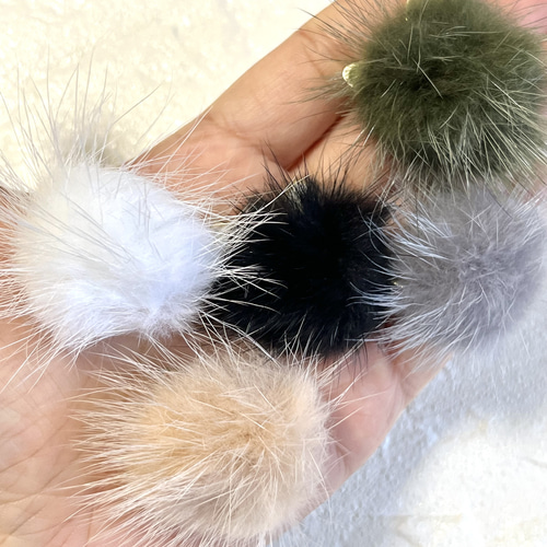 2個/もふもふミンクファーの猫耳チャーム ホワイト、ベージュ