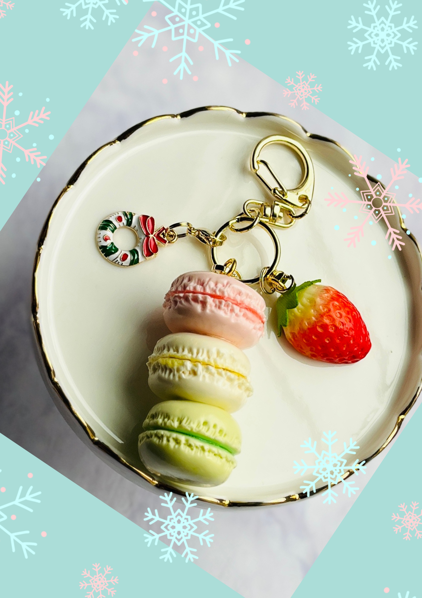 いちごのマカロン　フェイクスイーツ　キーホルダー　ハンドメイド