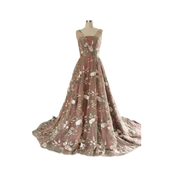 ウェディングドレス 贅沢な総レース 花柄のモチーフ刺繍が美しく  