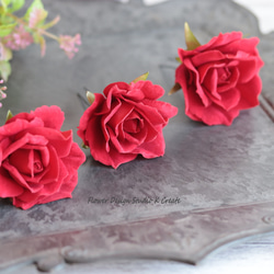赤い薔薇とゴールドのカスミソウのヘッドドレス　ウエディング　ブライダル　結婚式　赤　薔薇　バラ　髪飾り　美女と野獣 4枚目の画像