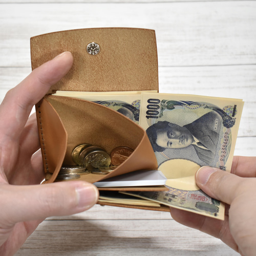 小銭入れ感覚で使える お札を折らずにしまえるミニウォレット