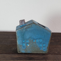 青い家　一輪挿し　小さな家　置物　花器 3枚目の画像