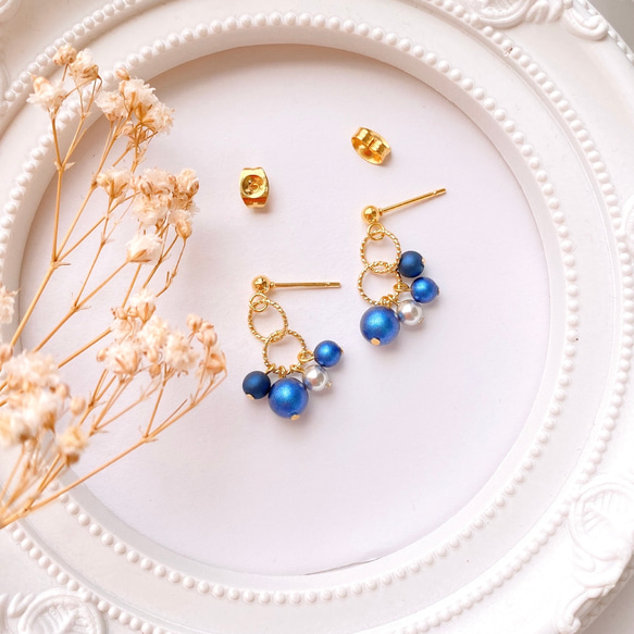 NO.196 ピアス　イヤリング　チャーム　じゃれ猫　クリスマスオリジナルビーズ NO.196 ピアス イヤリング チャーム じゃれ猫 クリスマスオリジナル