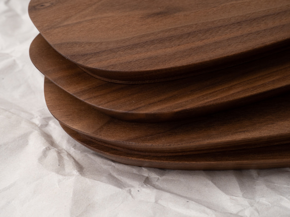 木製平皿「chocoro L 」 ウォールナット無垢材　和菓子皿 2枚目の画像