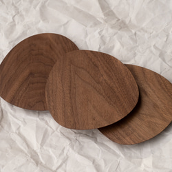 木の和菓子皿「chocoro S 」 ウォールナット無垢材　平皿 1枚目の画像