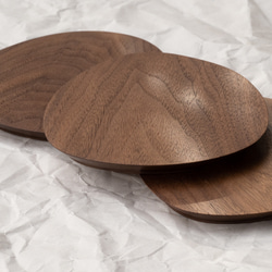 木の和菓子皿「chocoro S 」 ウォールナット無垢材　平皿 2枚目の画像
